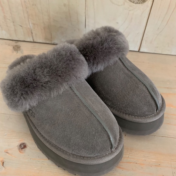 - Ugg disquette sheepskin platform clog slippers gray new - Picture 2 of 10